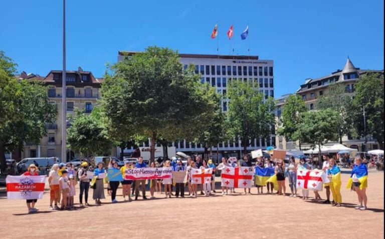 Українці зустріли Путіна в Женеві протестом #СтопРосійськійАгресії