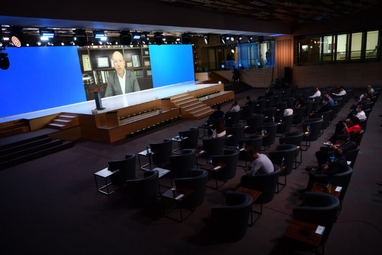 Президент СКУ підніс питання множинного  громадянства на форумі Україна.30