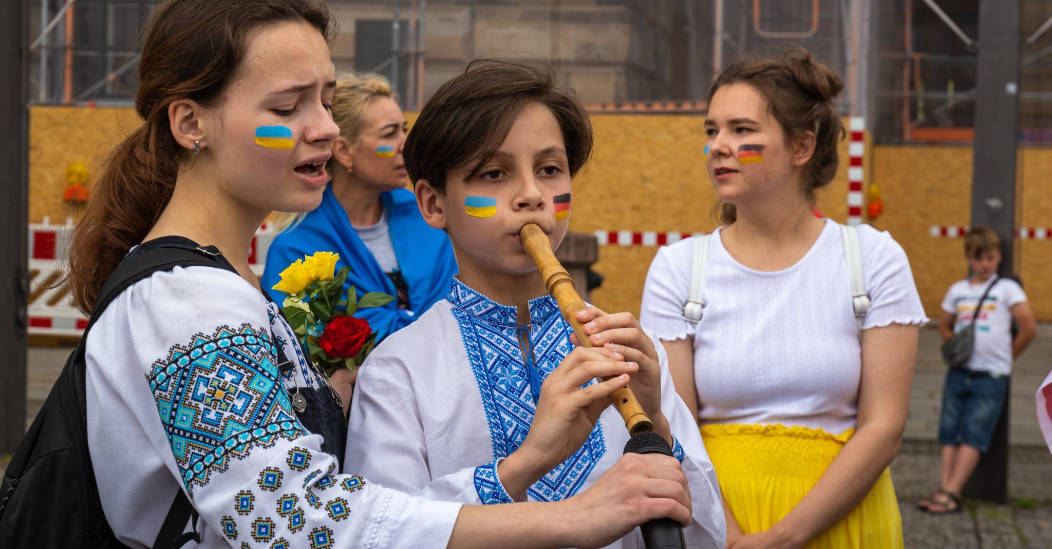 Powerful #EmbraceUkraine rallies in European capitals