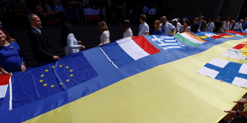 СКУ аплодує рішенню ЄС надати Україні статус країни-кандидата