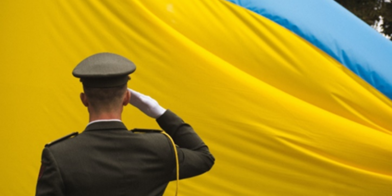 Шість місяців війни: генерали СКР салютують Україні