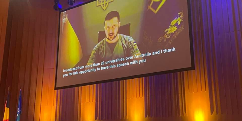 Стефан Романів прокоментував зустріч Зеленського зі студентами Австралії Стефан Романів прокоментував зустріч Зеленського зі студентами Австралії