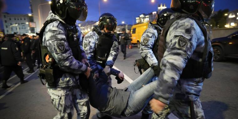 Russia is likely to struggle with the mobilization of 300,000 reservist troops Russia is likely to struggle with the mobilization of 300,000 reservist troops