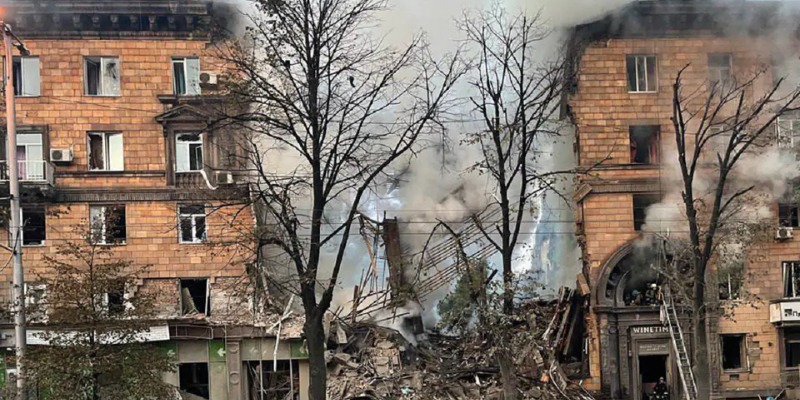 Щонайменше одна людина загинула і близько десяти поранено в результаті нічних ракетних ударів Росії по Запоріжжю Щонайменше одна людина загинула і близько десяти поранено в результаті нічних ракетних ударів Росії по Запоріжжю