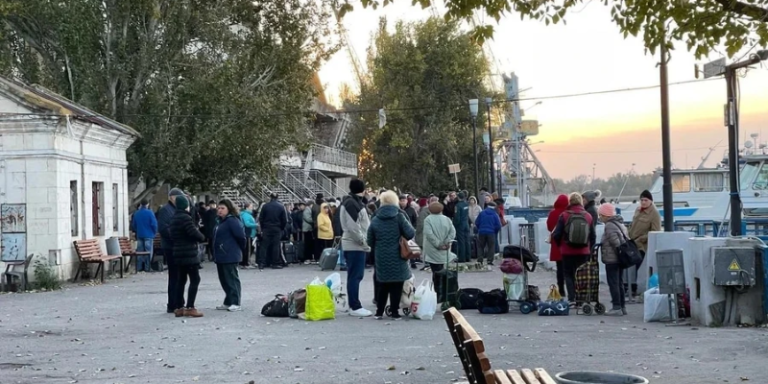 «Державні» установи окупантів тікають з Херсону
