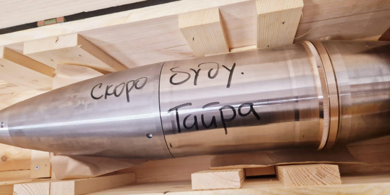 Taira autographs the first Ukrainian-made 152-mm projectile