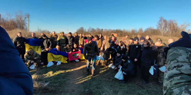 Ще 60 українських військовополонених повернулись додому в День Збройних Сил України