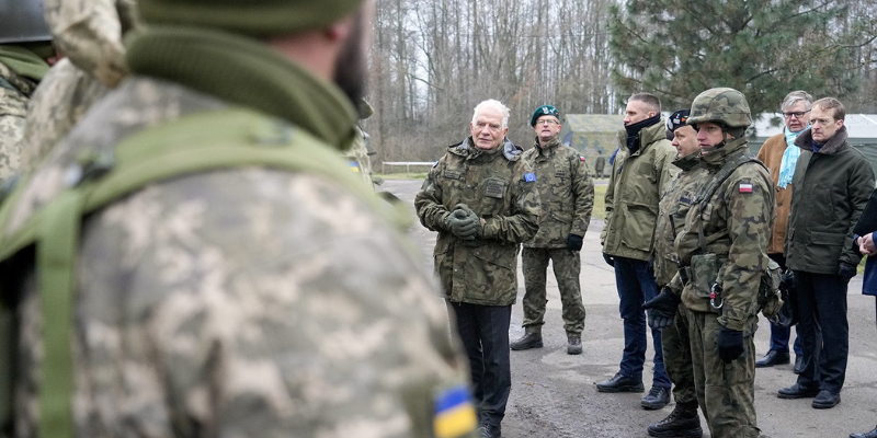 Боррель: зброя та боєприпаси для України служать справі справедливого миру