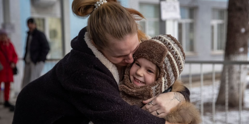 Police reunites a 6-year-old girl from Bakhmut with her mother Police reunites a 6-year-old girl from Bakhmut with her mother