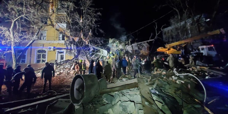 Kramatorsk: Russian strike on apartment building kills 3, injures about 20