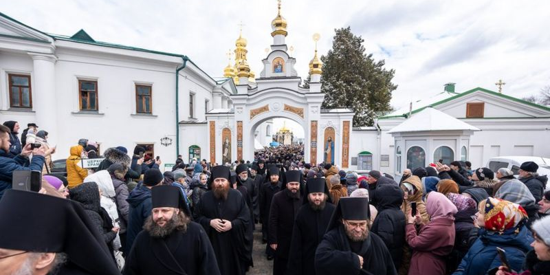Moscow Church expulsion from the Lavra – BBC scenarios