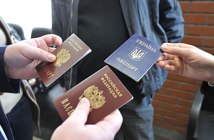 Russians force Luhansk Oblast residents to obtain Russian passports