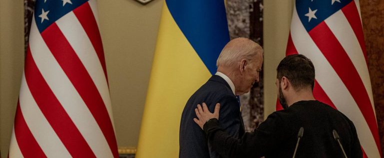 Більшість американців підтримують надання зброї Україні – опитування