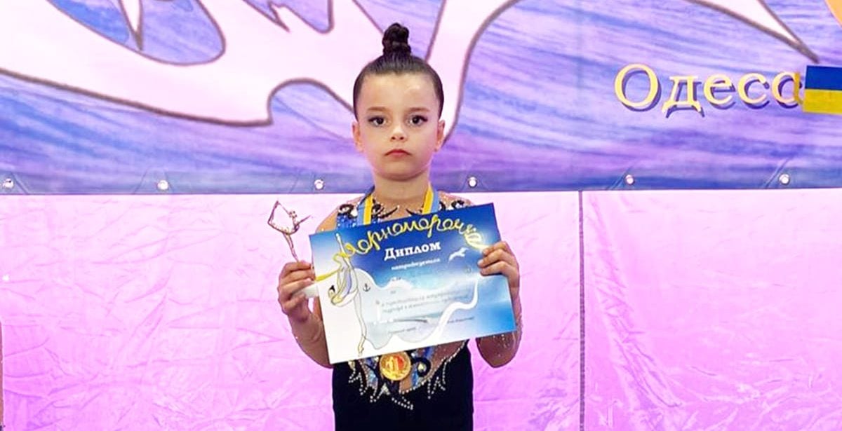 7-year-old Ukrainian girl, who lost her leg during Russian attack, wins gymnastics tournament