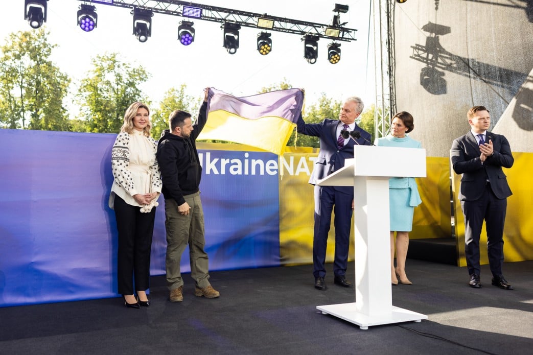 Українські прапори на литовських вулицях доводять: ми вже союзники – Володимир Зеленський