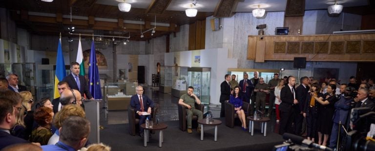 Україні для успішного контрнаступу важливо вчасно отримувати озброєння та снаряди – Зеленський