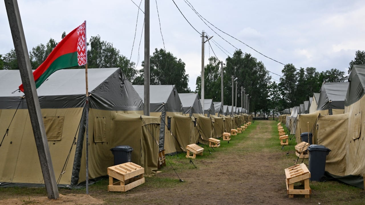 Білорусь будує наметове містечко для 1000 “вагнерівців” Білорусь будує наметове містечко для 1000 “вагнерівців”