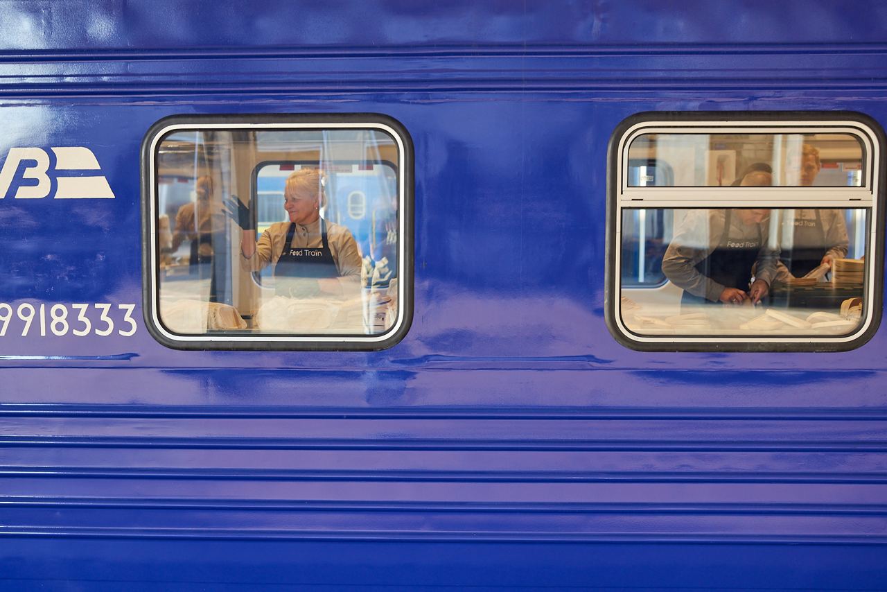 Ukrainian Railways creates kitchen train for frontline areas Ukrainian Railways creates kitchen train for frontline areas