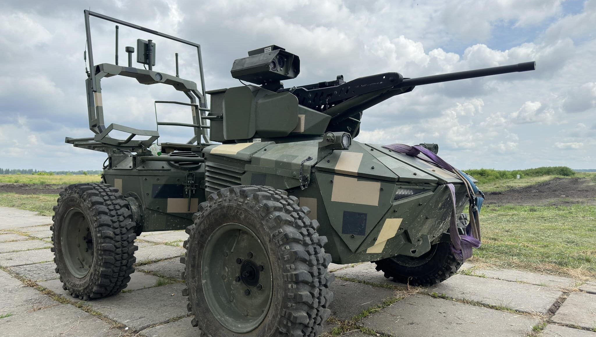 Ukraine’s new unmanned robot tested on front line