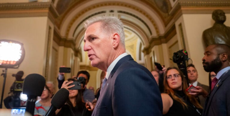 Відставка спікера Палати представників США: чого чекати Україні