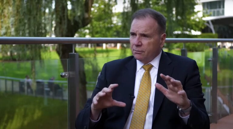 Slow supply of weapons prolongs war – General Hodges