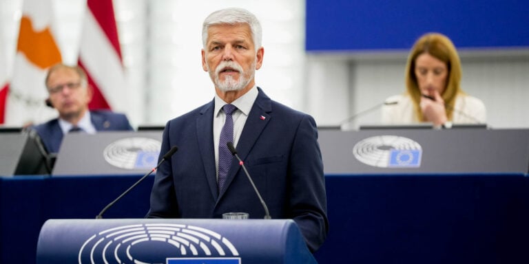 Президент Чехії: Україна може не отримати переваги, час грає на Росію