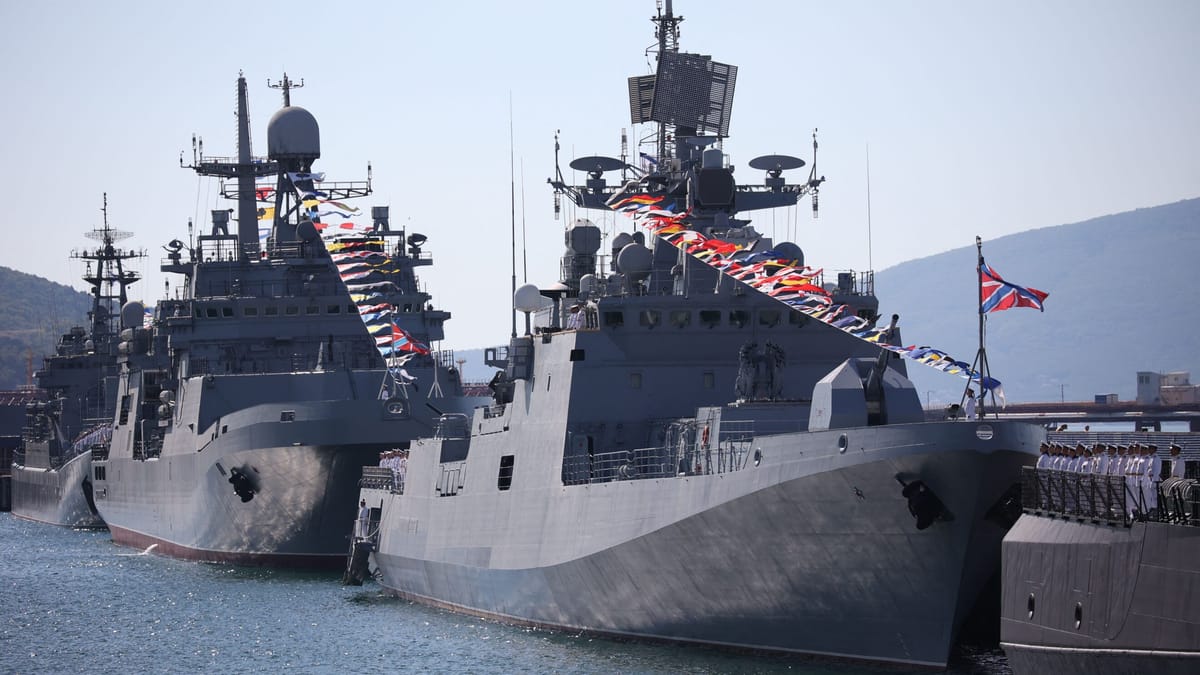 Росія вивела флот із Криму. ФОТО