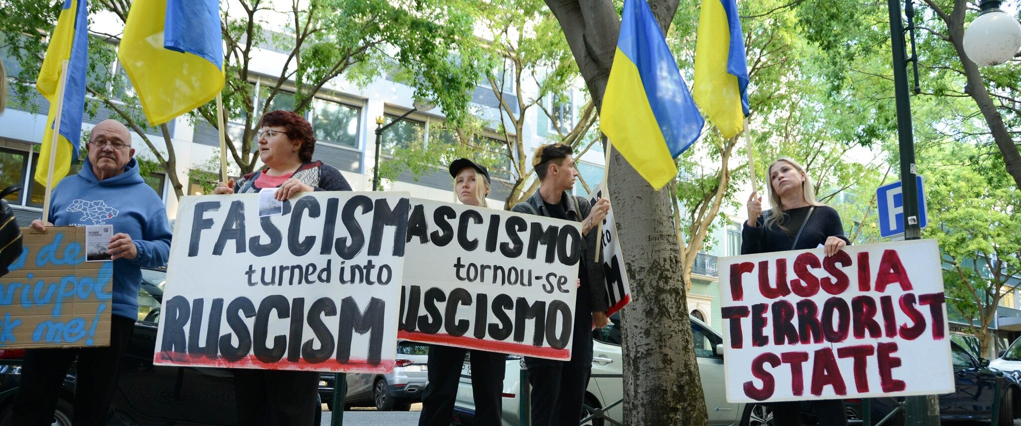 Ukrainians in Portugal protest presentation of pro-Russian war book Ukrainians in Portugal protest presentation of pro-Russian war book