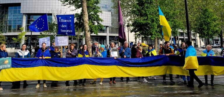 Українці Франції закликали закрити небо України