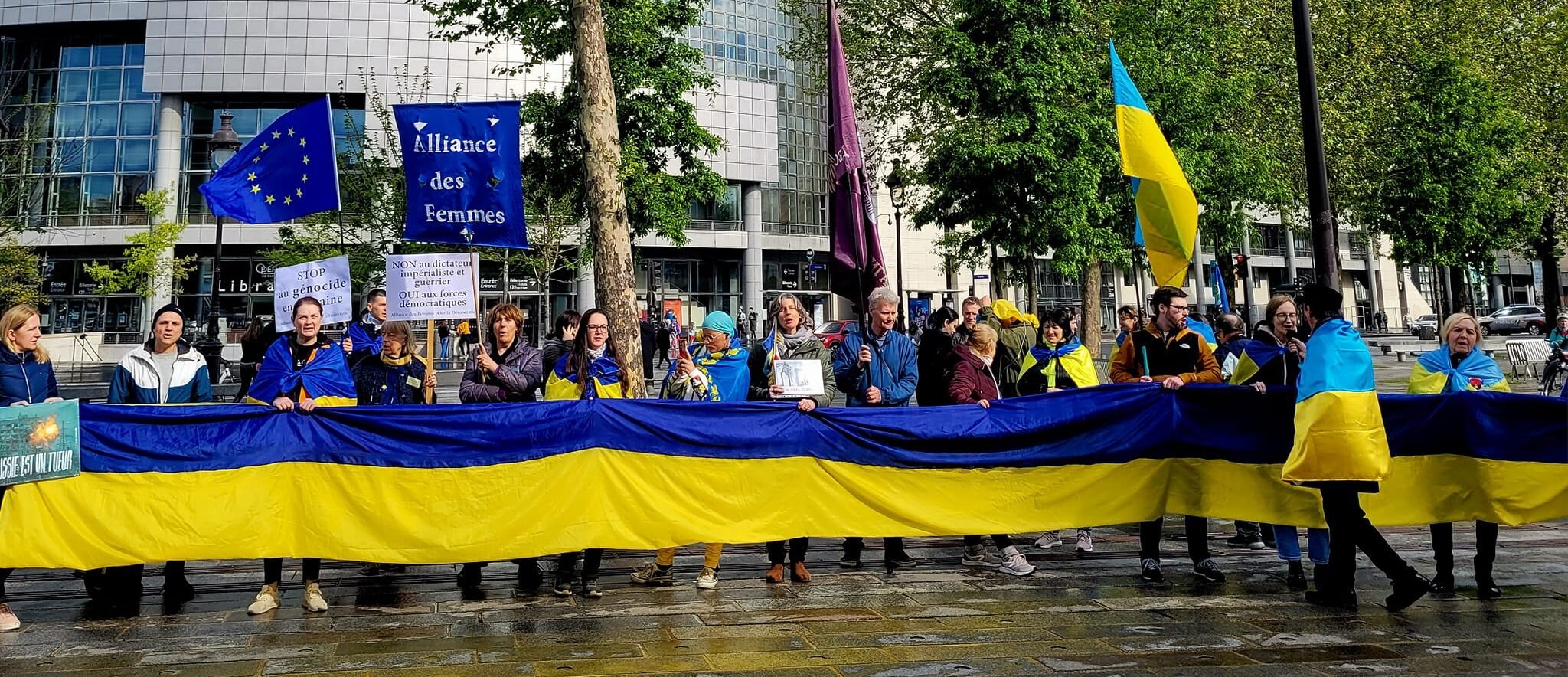 Ukrainians in France call for closing Ukrainian sky