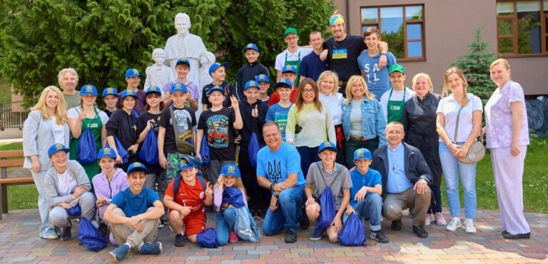 Андрій Футей та Рейчел Рей із гуманітарною місією в Україні