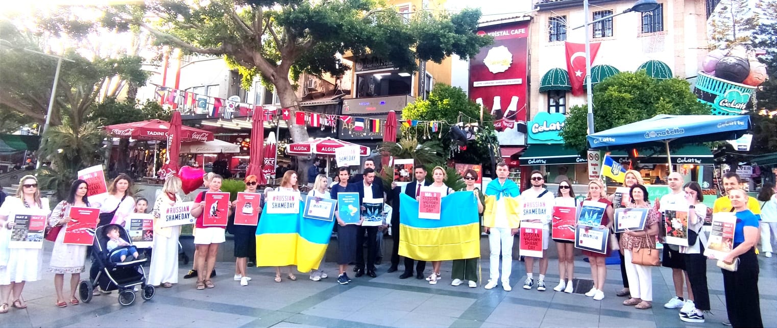 Anma mitingi: Ukraynalılar Türkiye’de sokaklara çıktı