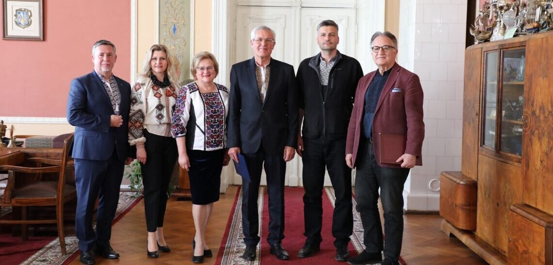 ECU pays official visit to Ukraine ECU pays official visit to Ukraine