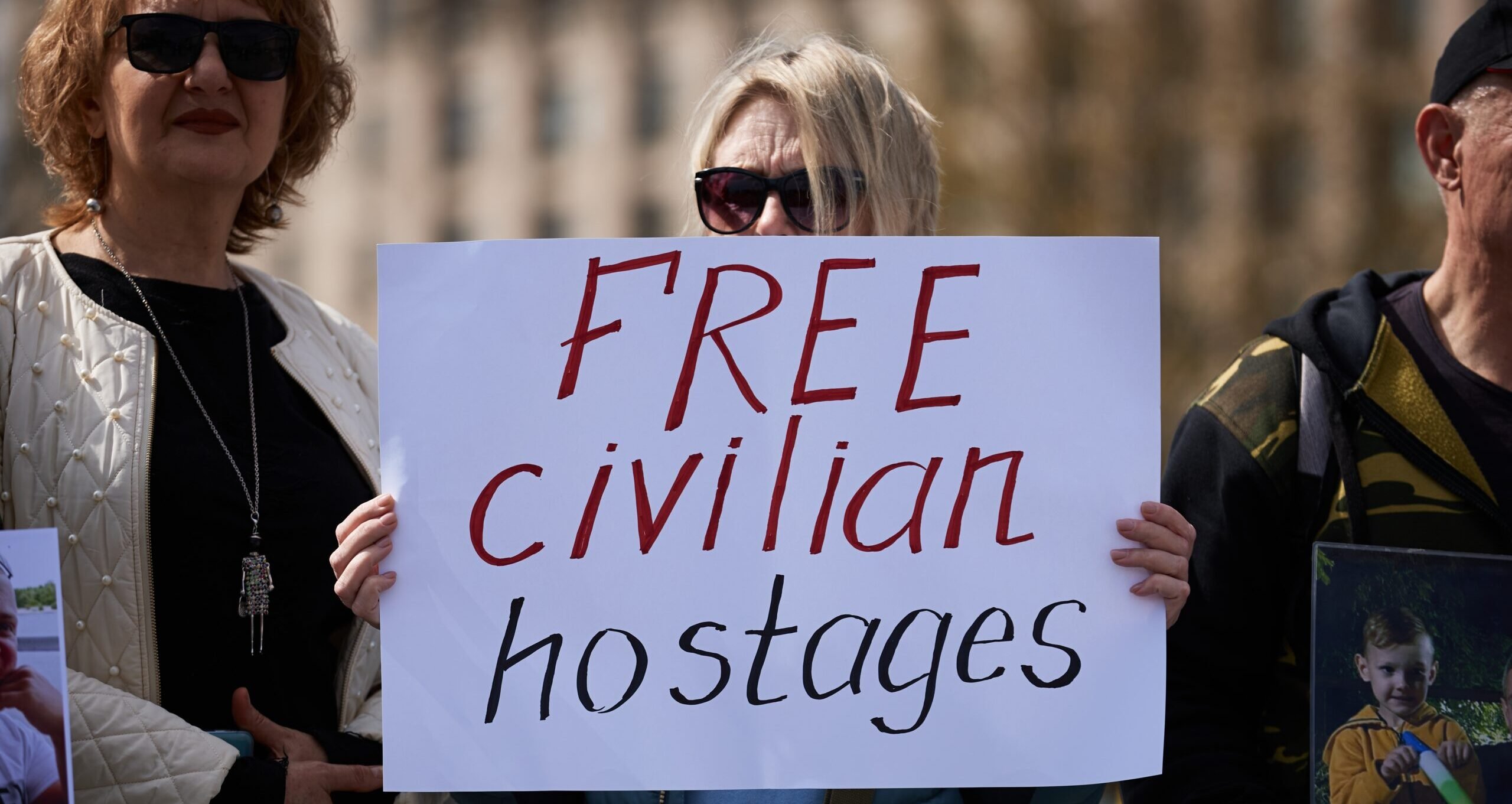 EU urges Russia to release Ukrainian civilians from captivity