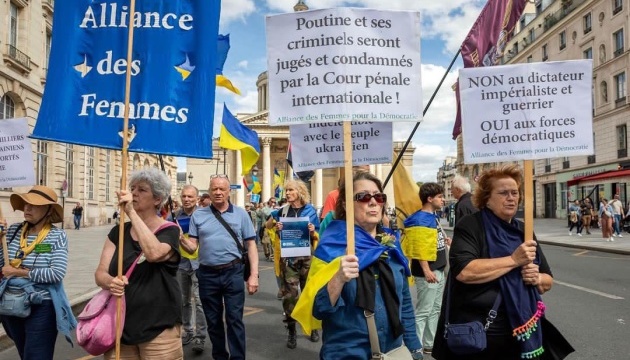 #UkraineInNATO: Ukrainians in France rally in Paris #UkraineInNATO: Ukrainians in France rally in Paris