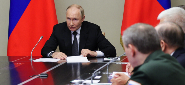 Пітер Дікінсон: Вторгнення? Яке вторгнення? Путін применшує значення наступу України на Курськ