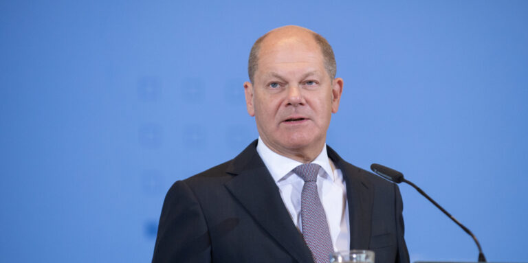 Ukrainian German activist Sukennyk analyzes political crisis in Germany