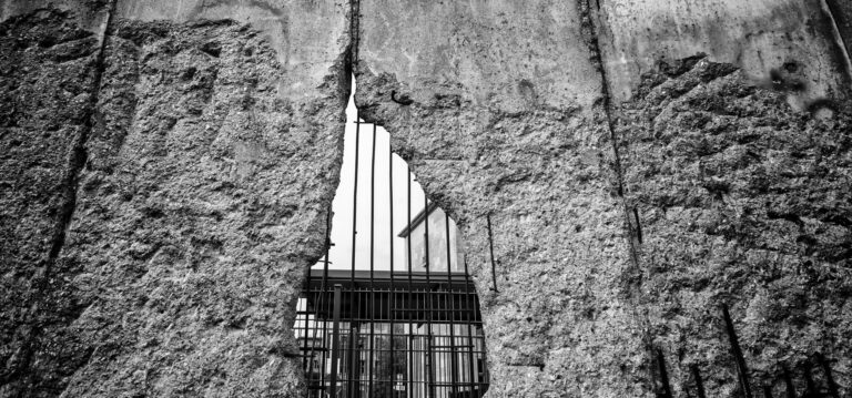 Timothy Snyder: The Berlin Wall never fell