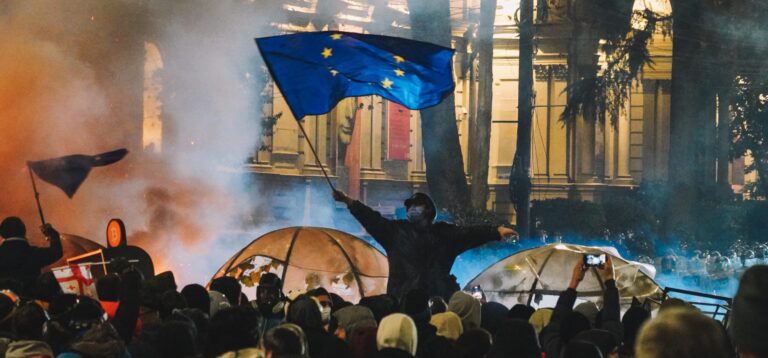 La CMU pide una acción global para proteger la libertad de Georgia