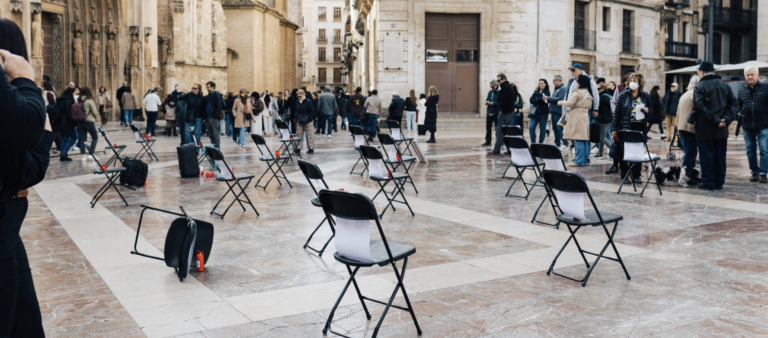 Los ucranianos en España realizaron una acción conmemorativa «Sillas Vacías»
