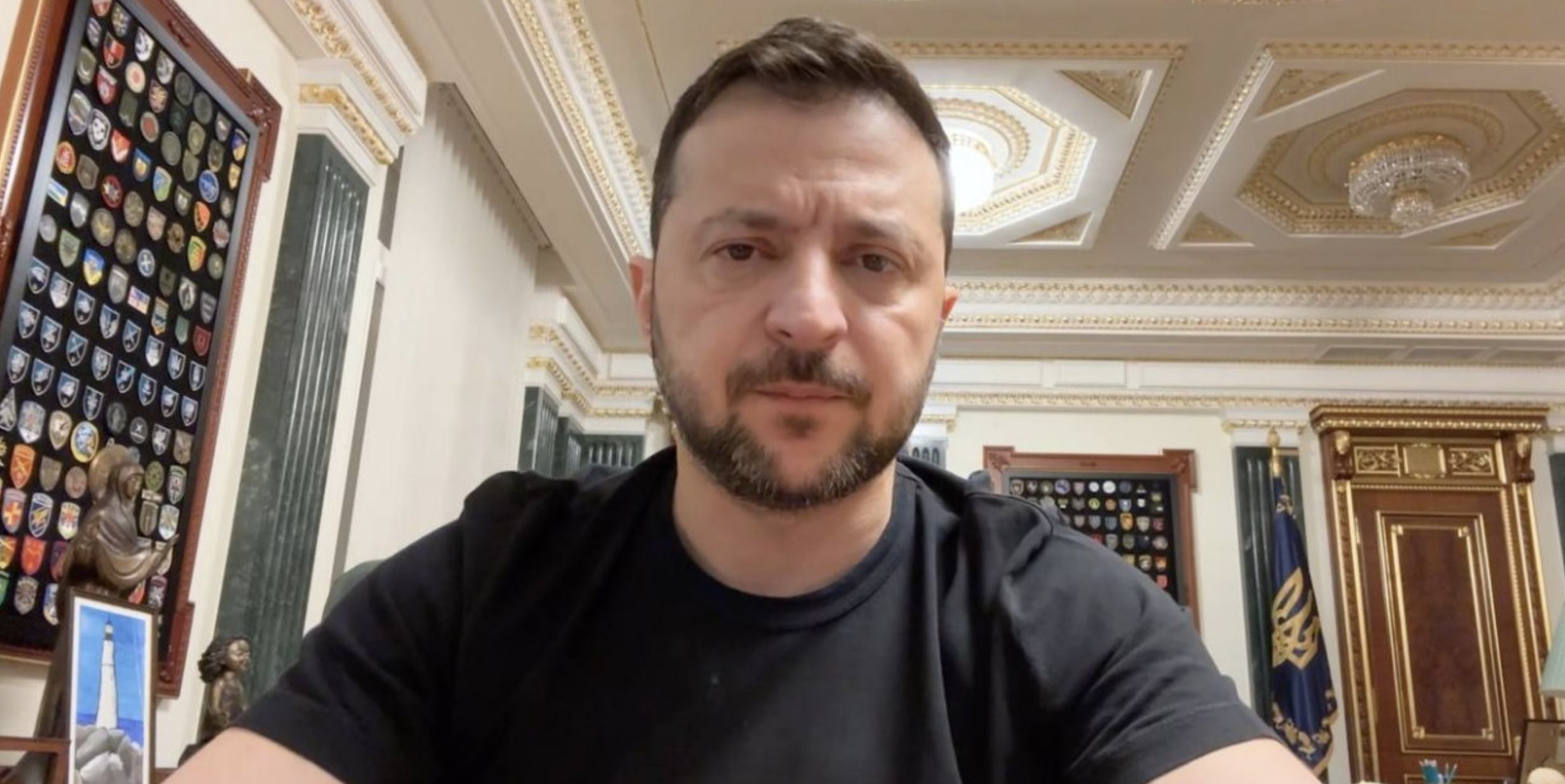 Президент Зеленський: Доручив посилити командний склад наших військ на Донеччині Президент Зеленський: Доручив посилити командний склад наших військ на Донеччині