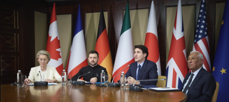 Президент Зеленський: Важливо, щоб під час переговорів із Росією за столом були захисники свободи