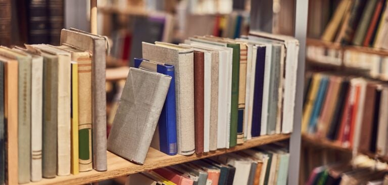 Adolescentes ucranianos bajo ocupación crean clubes de lectura clandestinos