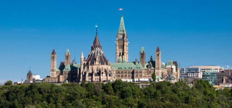 Canadá fortalece las relaciones y la integración militar con la UE