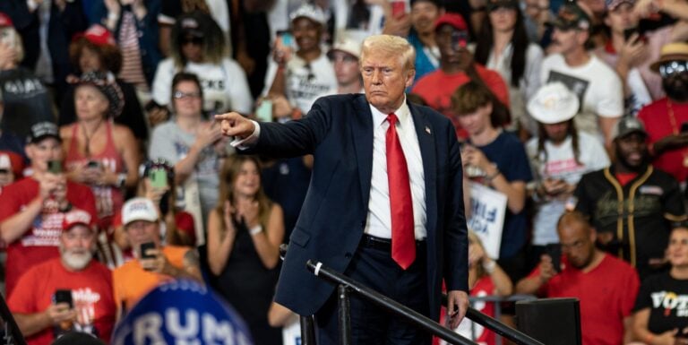 Encuesta: la mayoría de los partidarios de Trump apoyan a Ucrania