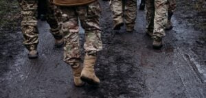 Енн Епплбом: Ніхто в Україні не думає, що війна скоро закінчиться