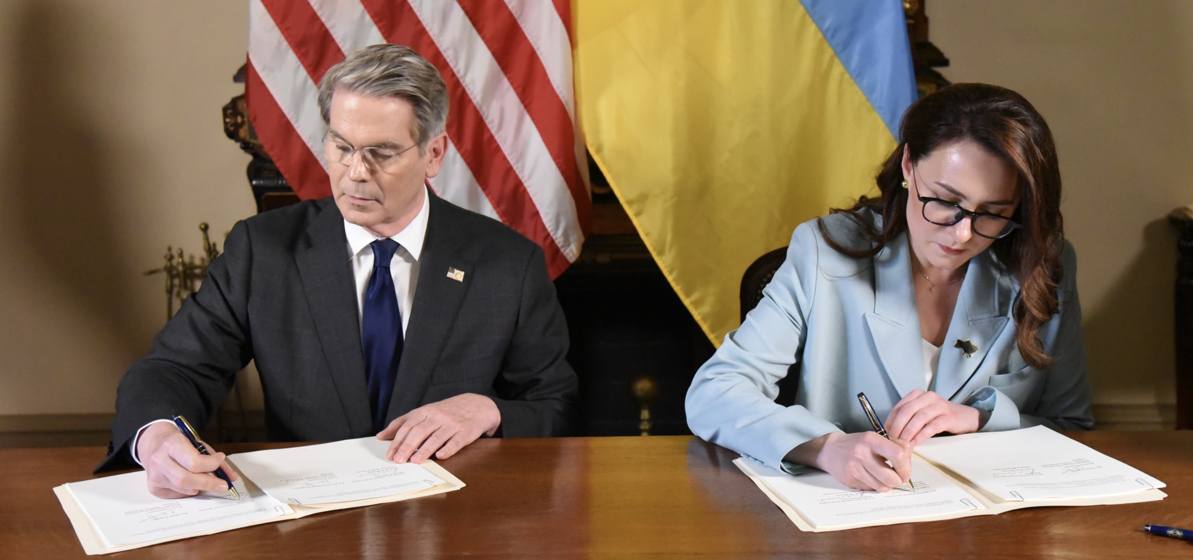 Україна та США підписали угоду про корисні копалини