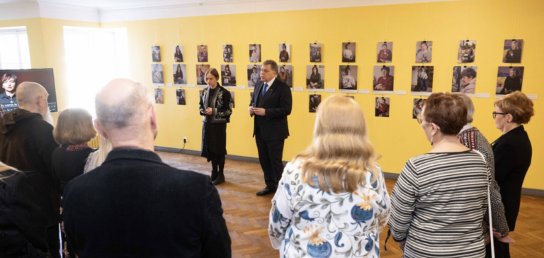 Estonia pays tribute to bereaved mothers of Ukraine’s fallen ahead of Mother’s Day