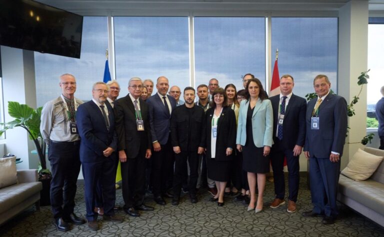 President Zelensky meets with Ukrainian community leaders in Calgary following G7 Summit in Canada