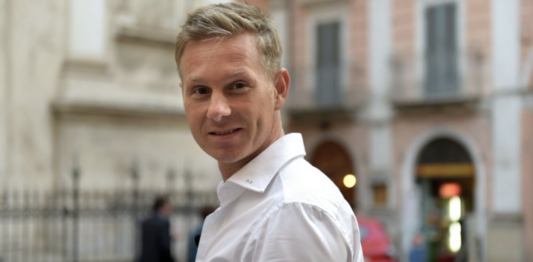 Uno de los defensores más famosos del Kremlin en Italia ha sido demandado
